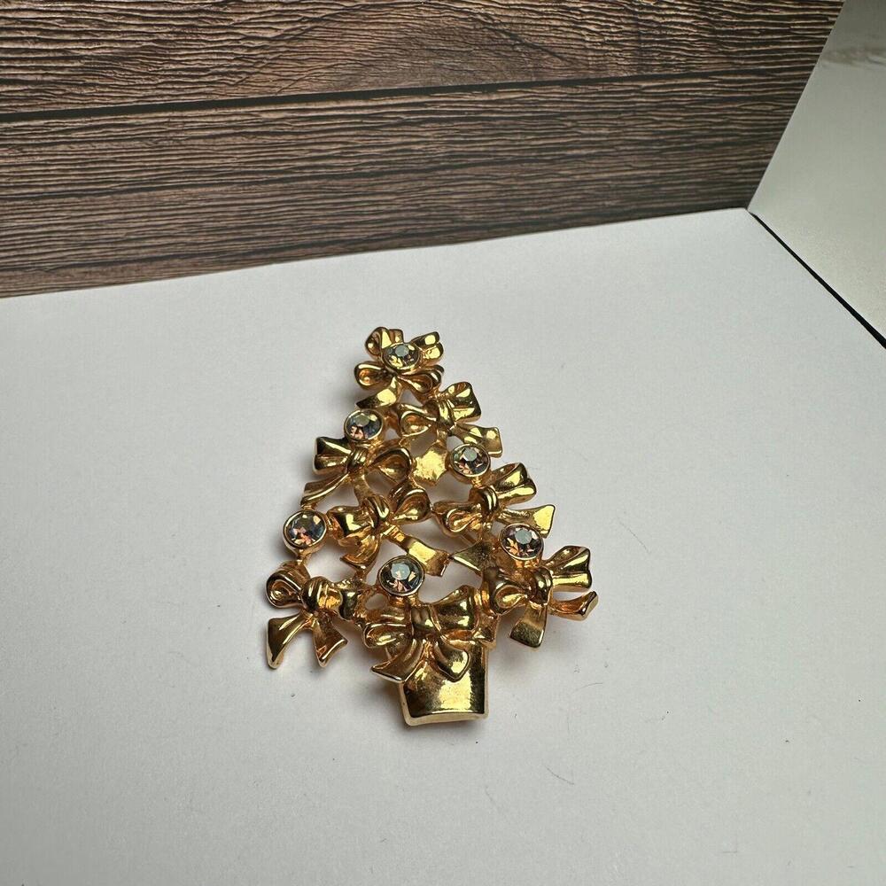 Avon Christmas Tree Rhinestone Blue AB Aurora Borealis Brooch Pin Gold Tone NWOT